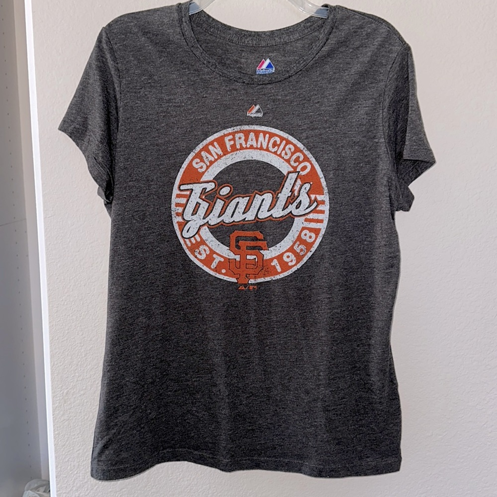 Giants Baseball Vintage Design T-shirt. 
Size XL. 
Color: dark gray.